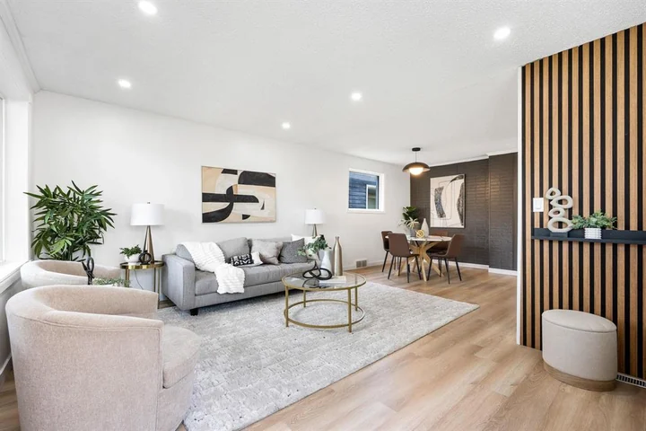 Living room in Scotia Heights, Winnipeg